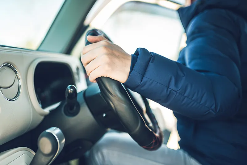 食品・雑貨・精密機械などの中型 (4t) 配送ドライバー